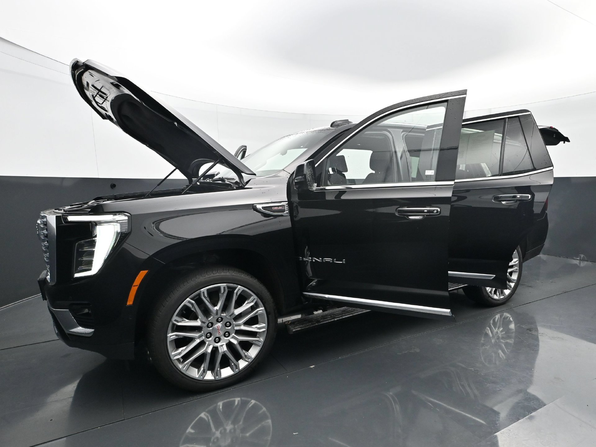 Used 2025 GMC Yukon Denali w/ Denali Reserve Package AWD/4WD image 34