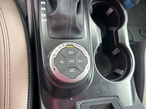 Used 2024 Ford Bronco Wildtrak image 25