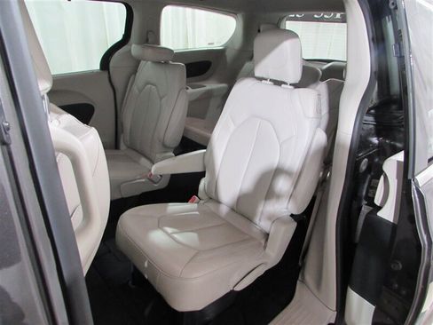 Used 2021 Chrysler Voyager Lxi image 62