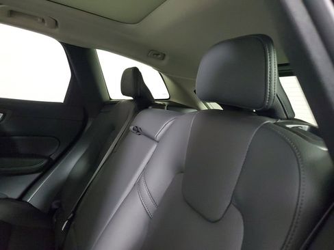 Certified 2025 Volvo XC60 B5 Plus AWD/4WD image 15