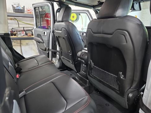 Used 2024 Jeep Wrangler Unlimited Rubicon w/ Convenience Group AWD/4WD image 11