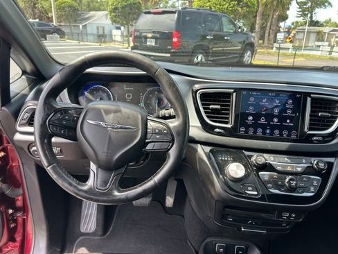 Used 2019 Chrysler Pacifica Touring-L Plus w/ S Appearance Package image 18