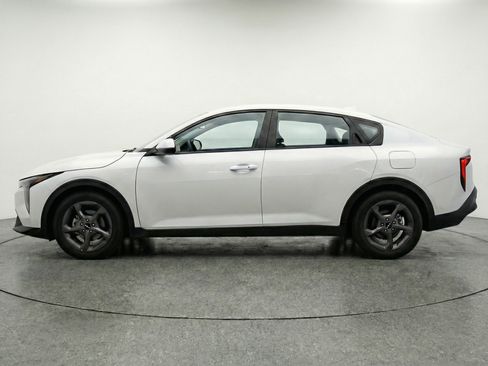 Used 2025 Kia K4 LXS image 5