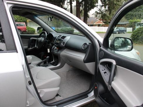 Used 2007 Toyota RAV4 Limited image 14