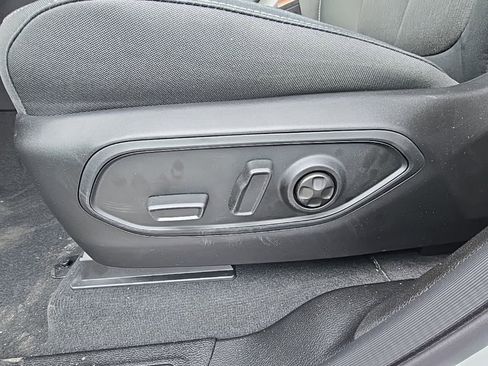 New 2026 Jeep Grand Cherokee L Laredo image 11