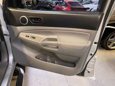 Used 2006 Toyota Tacoma PreRunner RWD image 32
