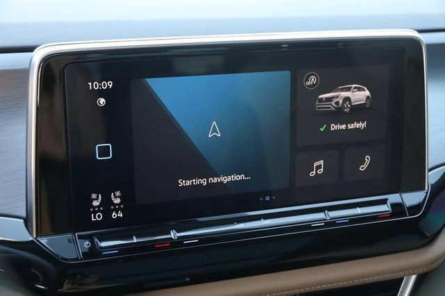 Used 2025 Volkswagen Atlas Cross Sport SE FWD image 17