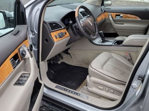 Used 2013 Lincoln MKX AWD image 18