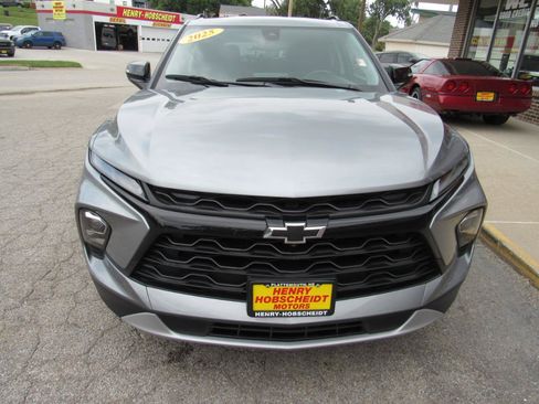 Used 2025 Chevrolet Blazer LT w/ Sound & Technology Package AWD/4WD image 2