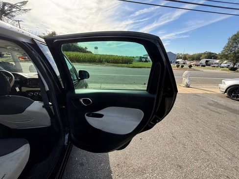 Used 2014 FIAT 500L Easy w/ Popular Equipment Group FWD image 12