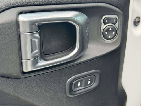 Used 2022 Jeep Wrangler Unlimited Sport AWD/4WD image 17