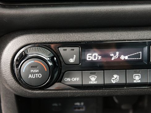 Used 2024 Nissan Kicks SR w/ SR Premium Package FWD image 18