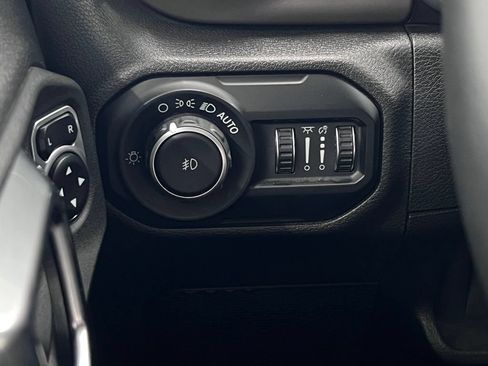 Used 2018 Jeep Wrangler Sport AWD/4WD image 26