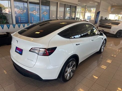 Used 2022 Tesla Model Y Long Range AWD/4WD image 4