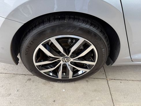 Used 2025 Volkswagen Jetta SE image 30