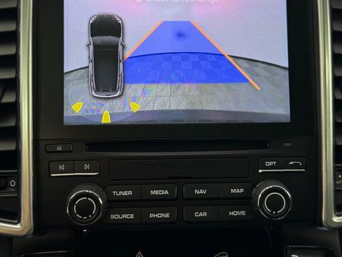 Used 2018 Porsche Cayenne AWD/4WD image 15