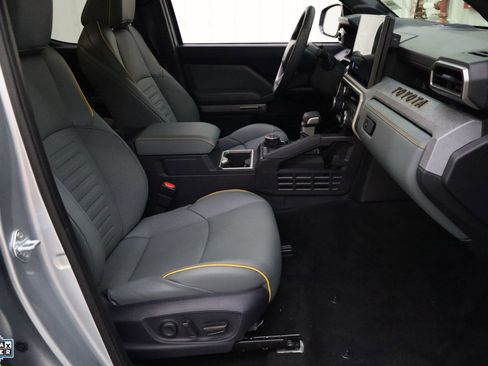 Used 2024 Toyota Tacoma Trailhunter image 30