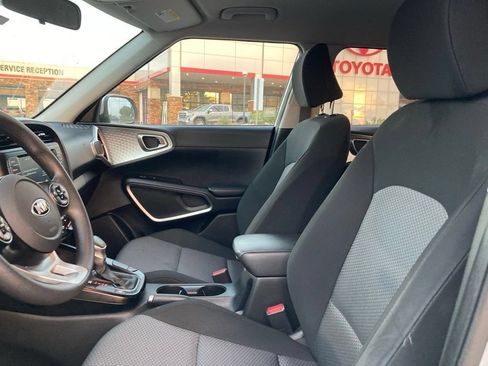 Used 2021 Kia Soul LX FWD image 8