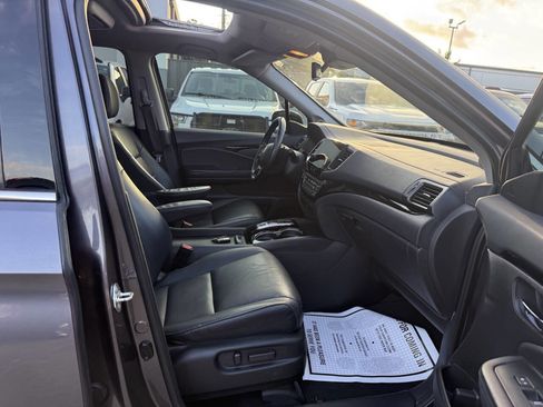 Used 2021 Honda Pilot Touring image 10