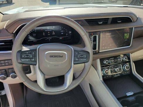Used 2023 GMC Yukon Denali AWD/4WD image 14