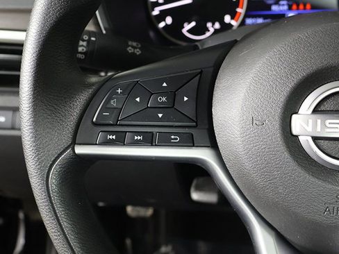 Used 2025 Nissan Altima 2.5 SV FWD image 34