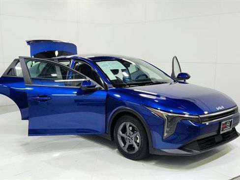 Used 2025 Kia K4 LXS image 29