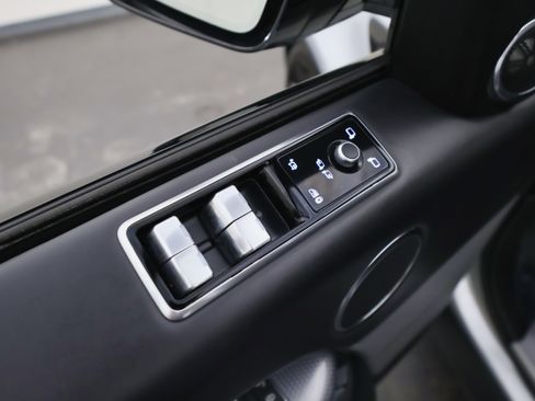 Used 2020 Land Rover Range Rover Sport HST image 24