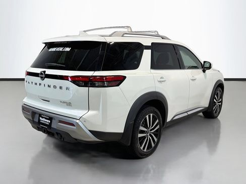 Used 2024 Nissan Pathfinder Platinum w/ Cargo Package AWD/4WD image 9