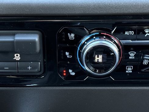 New 2026 GMC Sierra 2500 SLT w/ SLT Premium Package image 21