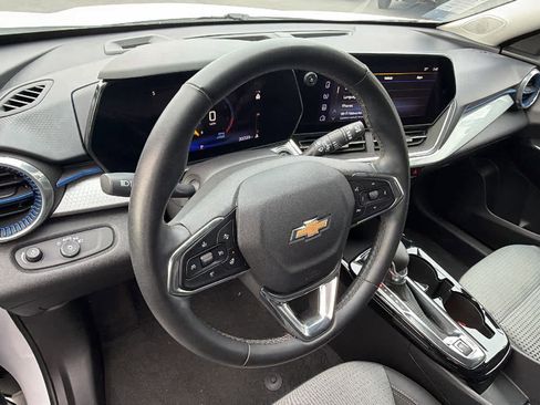 Used 2024 Chevrolet Trax LT w/ Driver Confidence Package image 10