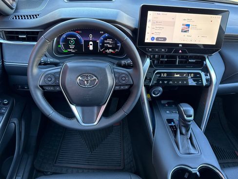 Used 2023 Toyota Venza Limited image 18