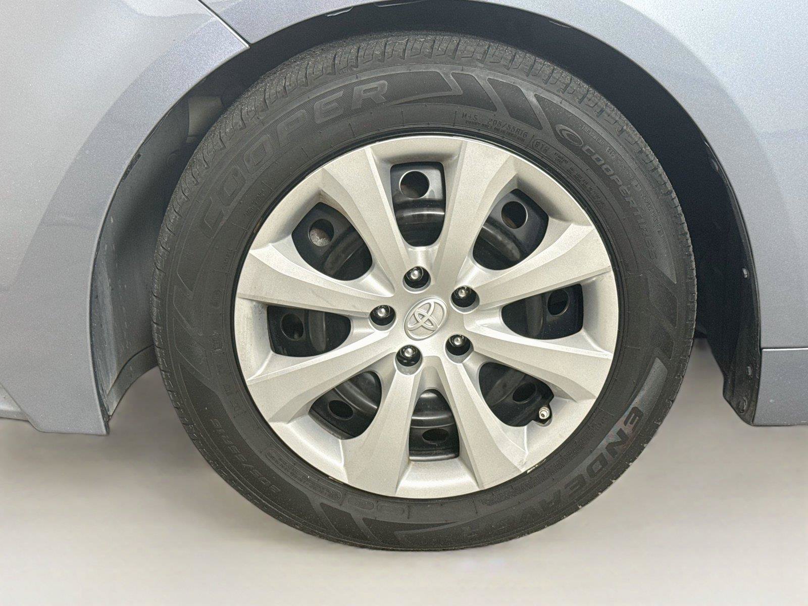 Used 2021 Toyota Corolla LE FWD image 19