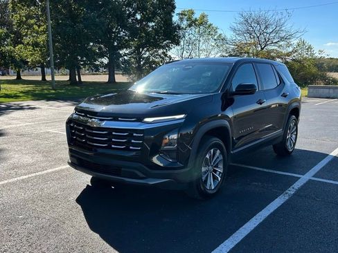 Used 2025 Chevrolet Equinox LT image 3