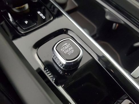 Certified 2025 Volvo XC60 B5 Core image 35