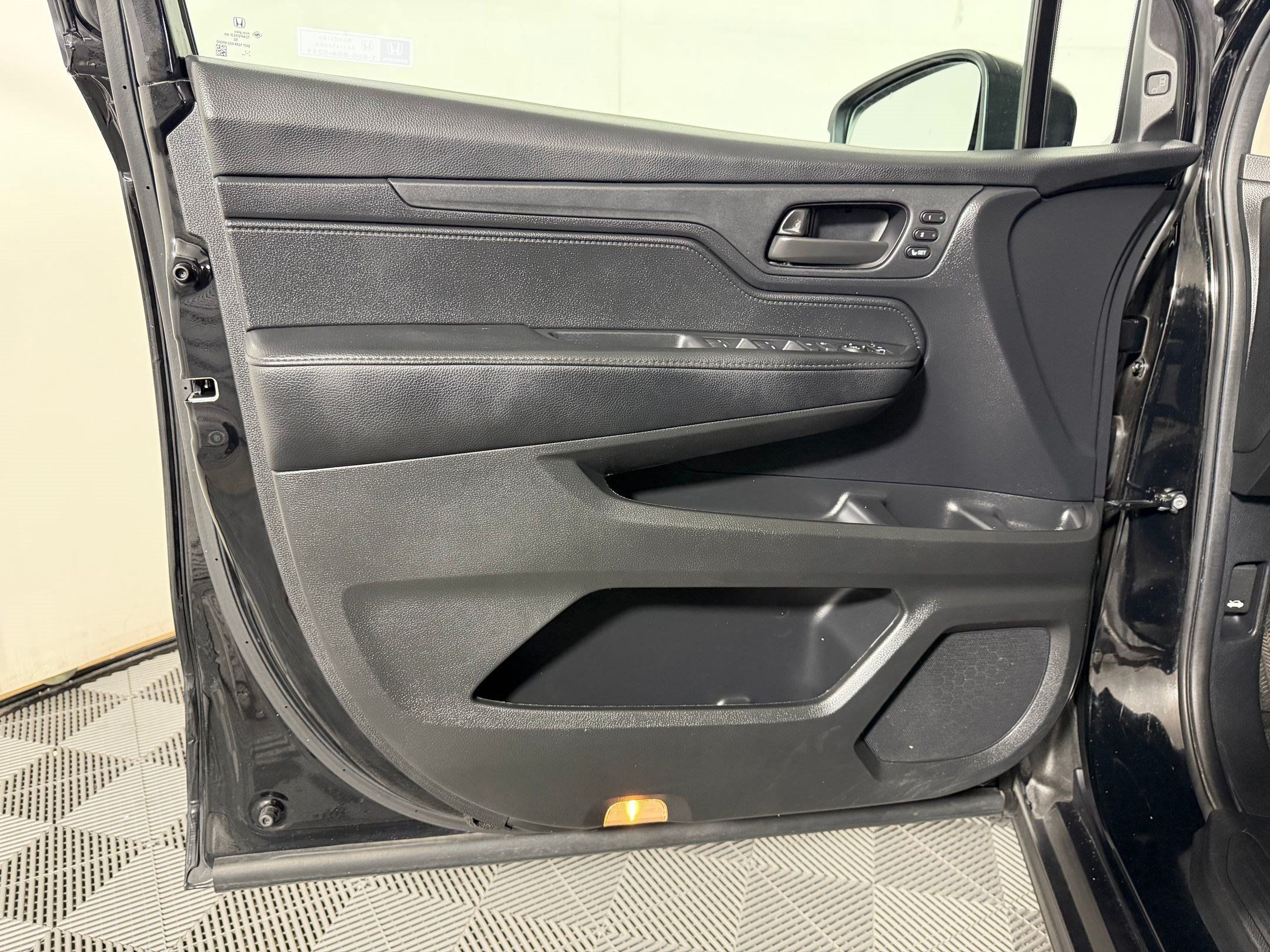 Used 2025 Honda Odyssey EX-L image 11