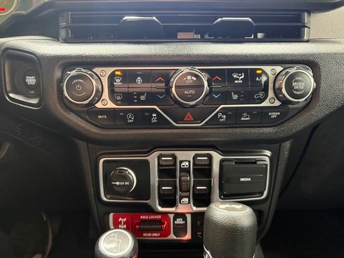 Used 2024 Jeep Wrangler Unlimited Sport AWD/4WD image 22