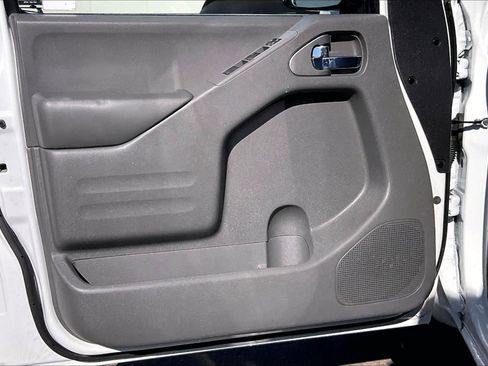 Used 2017 Nissan Frontier SV image 18