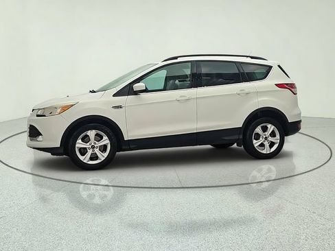 Used 2016 Ford Escape SE w/ Equipment Group 201A FWD image 3