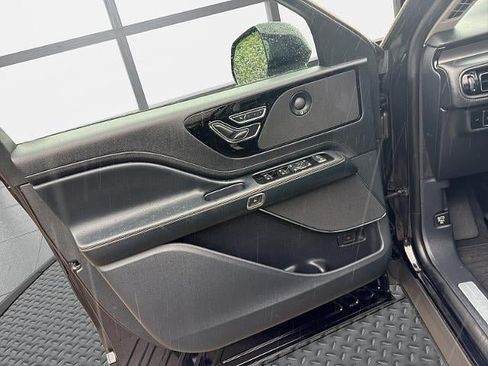 Used 2025 Lincoln Aviator AWD w/ Jet Appearance Package image 23