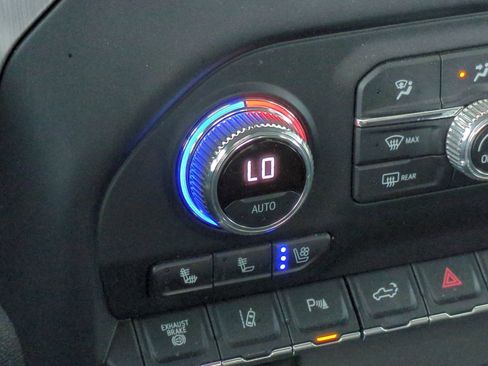 Used 2022 GMC Sierra 3500 Denali AWD/4WD image 28