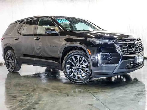 Used 2023 Chevrolet Traverse RS AWD/4WD image 2