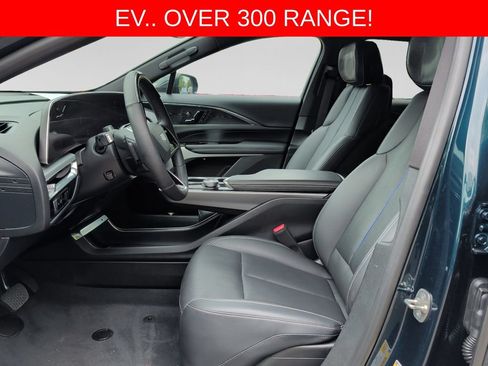Used 2024 Cadillac Lyriq Luxury AWD/4WD image 16