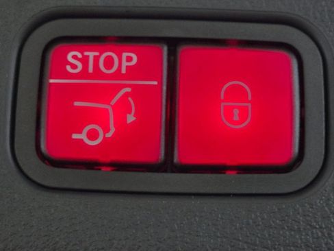 Used 2024 Mercedes-Benz GLC 300 4MATIC image 23