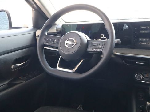 Used 2025 Nissan Kicks SV FWD image 28
