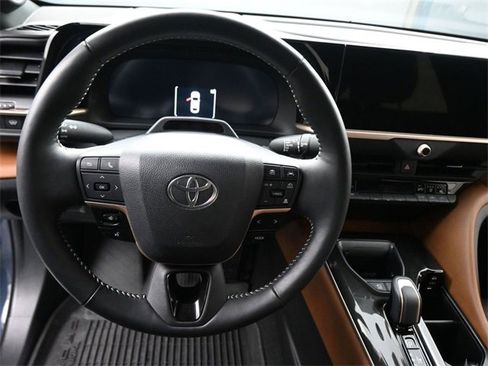 Used 2025 Toyota Crown Limited image 41