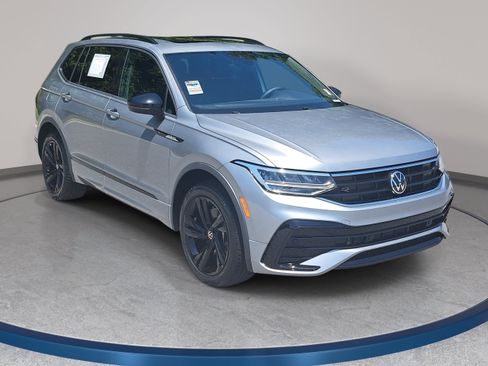 Certified 2023 Volkswagen Tiguan SE R-Line FWD image 3