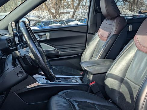 Used 2020 Ford Explorer Platinum w/ Premium Technology Package image 10