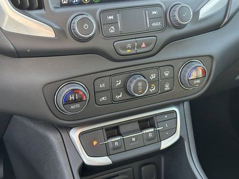 Certified 2024 GMC Terrain SLT image 11