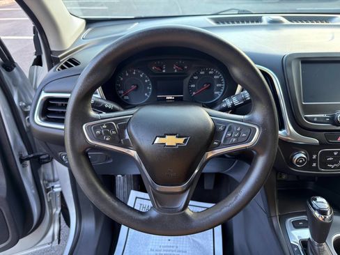 Used 2018 Chevrolet Equinox LT image 16