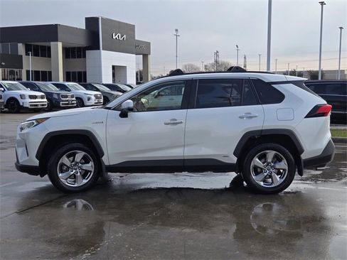 Used 2019 Toyota RAV4 Limited image 3
